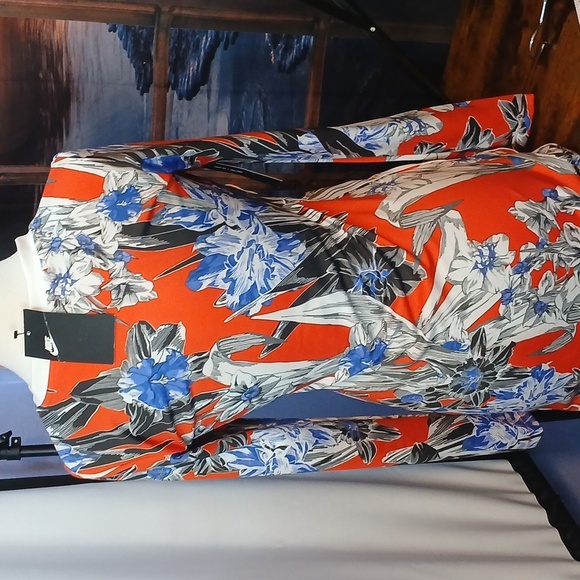 BRAND NEW WITH THE TAGS nike bodycon floral logo dress size medium - Picture 8 of 11